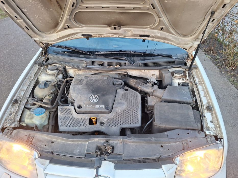 Volkswagen bora 1.6    -4000