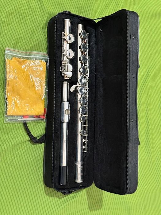 Yamaha YFL-221 — это одна из самых популярных студенческих флейт