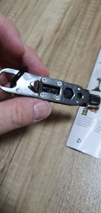 Мултифункционален ключодържател, фенер, отварачка и отвертка
