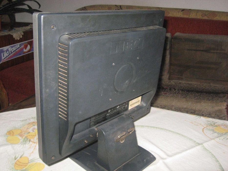 ЕВТИНИ монитори  за компютри -NEC , PHILIPS , VIEW SONIC