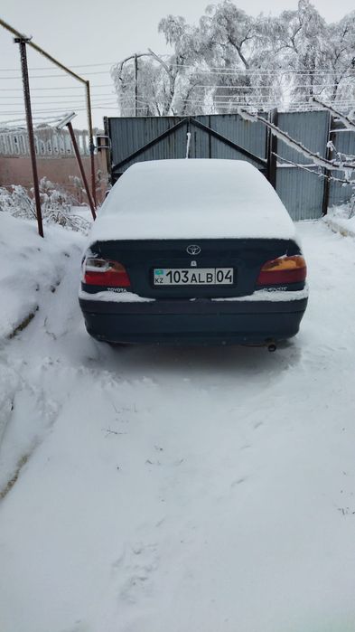 Продам машину TOYOTA AVENSIS