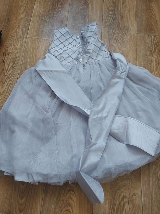 Продам платье на девочку 4-5 лет