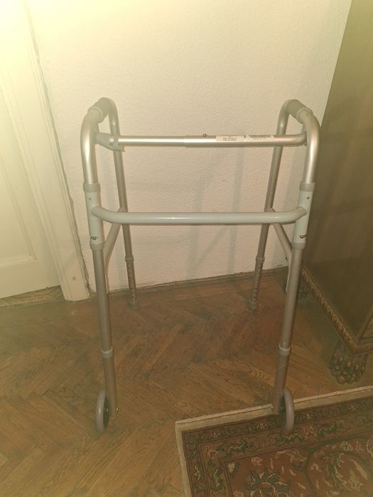 Cadru de mers pliabil, ajustabil pe inaltime, din aluminiu