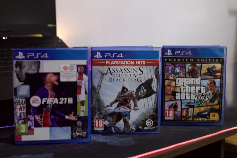 PlayStation 4 / PS4 slim  500GB