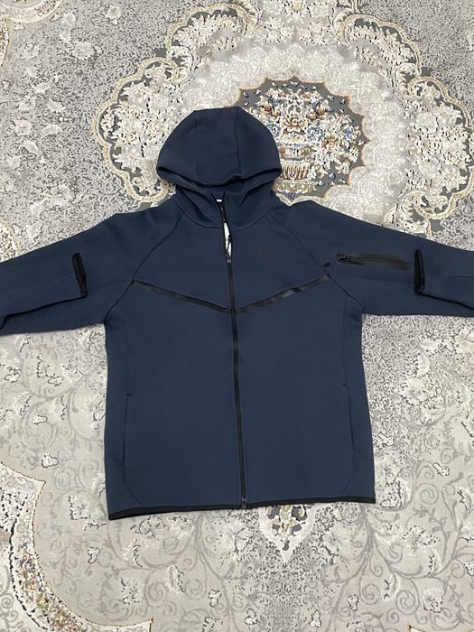 Продам Nike tech fleece