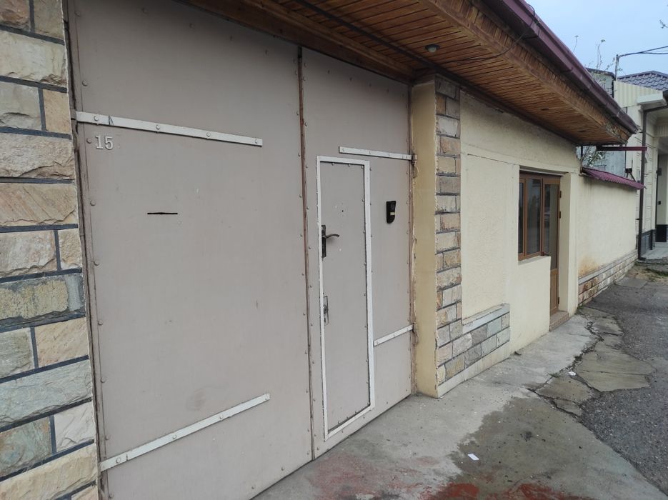 Nekrasova koʻchasida 8 sotix hovli 10 xonali sotiladi