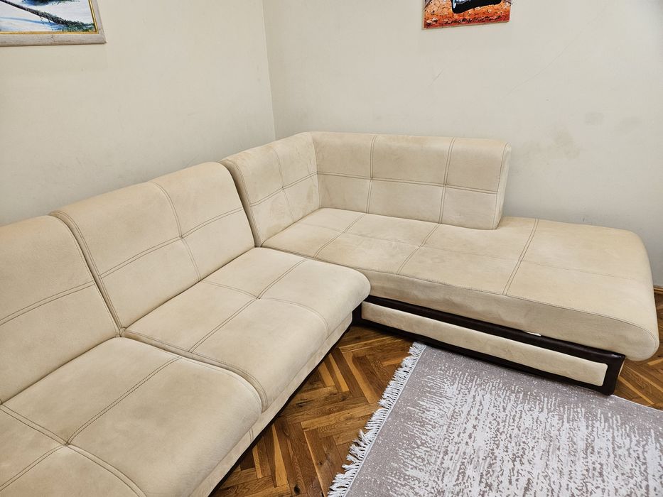 Продавам ъглов диван в много добро състояние