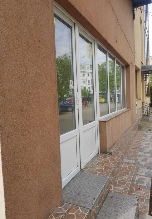 Proprietar- Spatiu Comercial/Birou 36 mp Malu Rosu ,Trifazat,Parcare