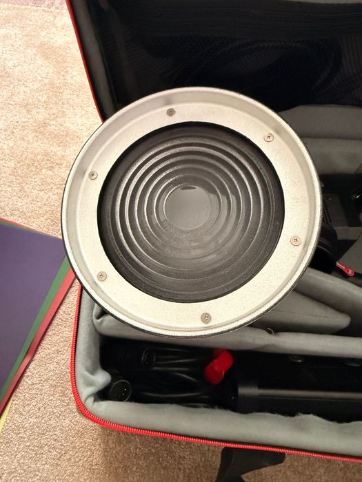 2X APUTURE LS C 300 d  si 300 D II cu fresnel