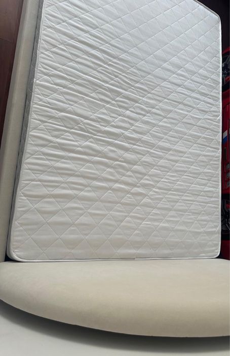 Продам кровать 140*200  без матраса