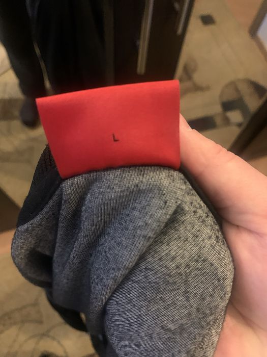 кофта хуго босс в хорошем сост