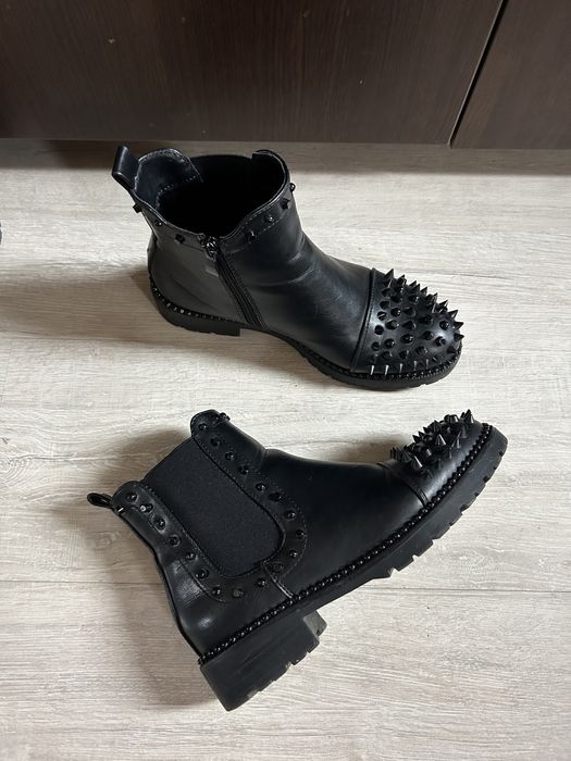 Дамски боти с шипове