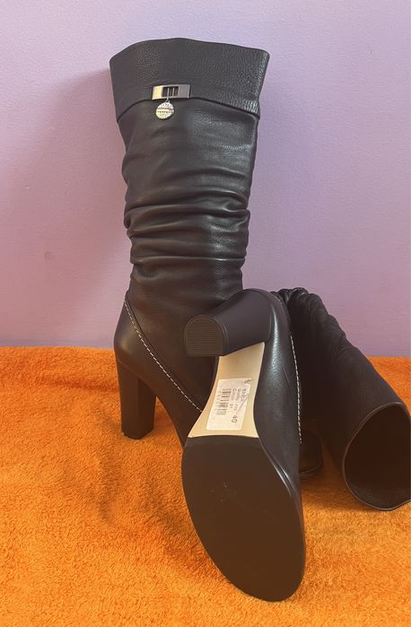 продаются сапоги