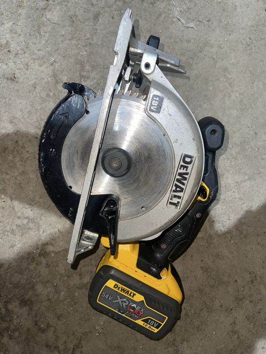 Circular de mana DeWALT dcs 391