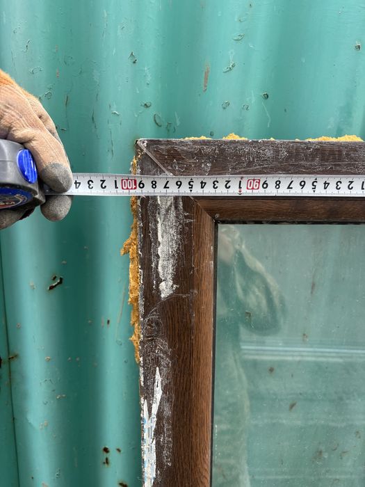 Пластиковое окно коричневое