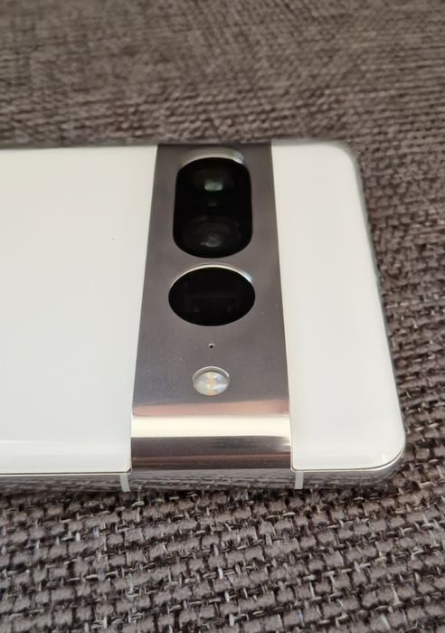 Google Pixel 7 Pro (128GB, Alb) - Defect ecran / Pentru piese sau utilizare ca atare