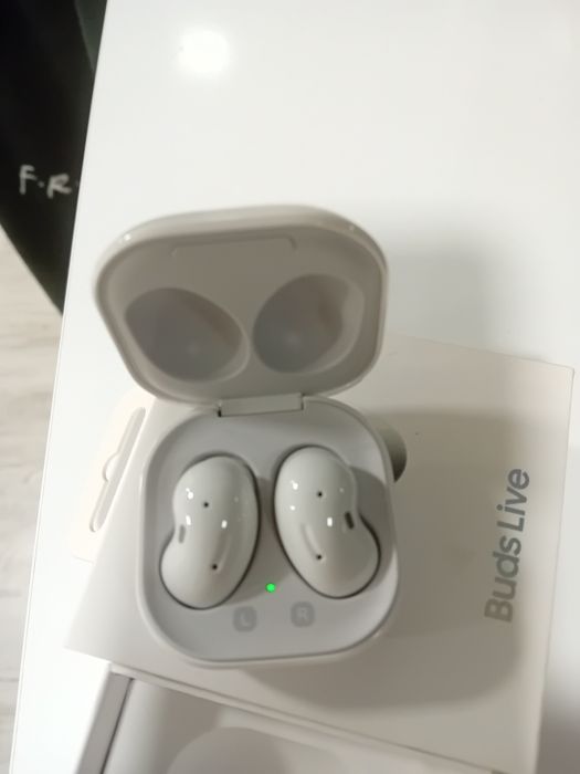 Слушалки samsung galaxy buds live