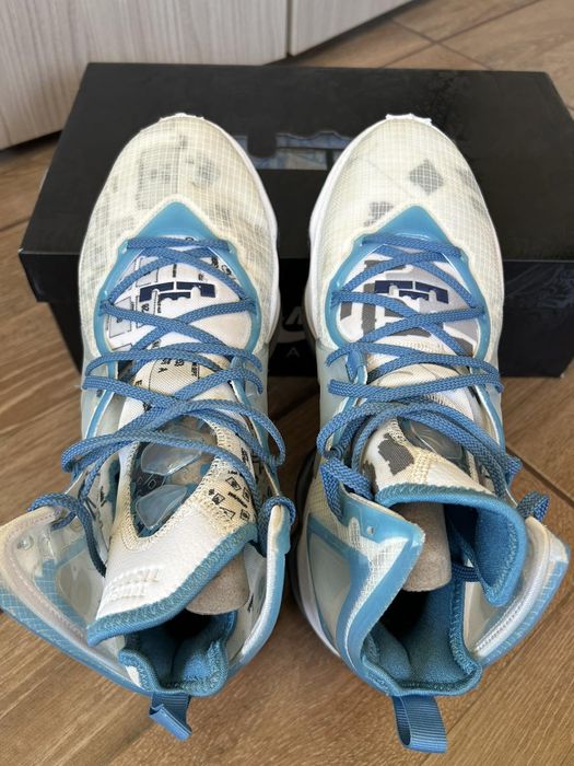 LeBron 19 White/Blue Void/Dutch Blue