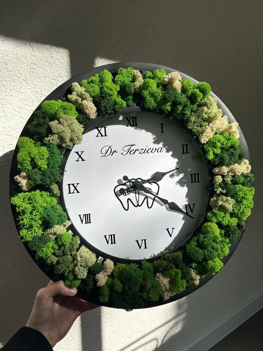Часовник със скандинавски мъх