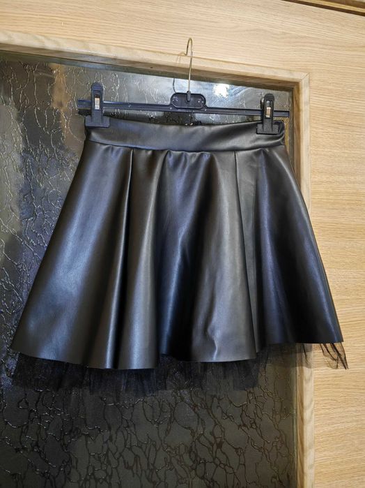 Пола от еко кожа с цип отзад