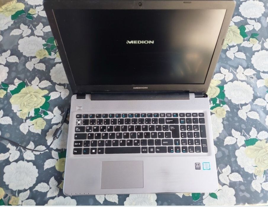 Dezmembrez Laptop Medion Akoya i3 6100