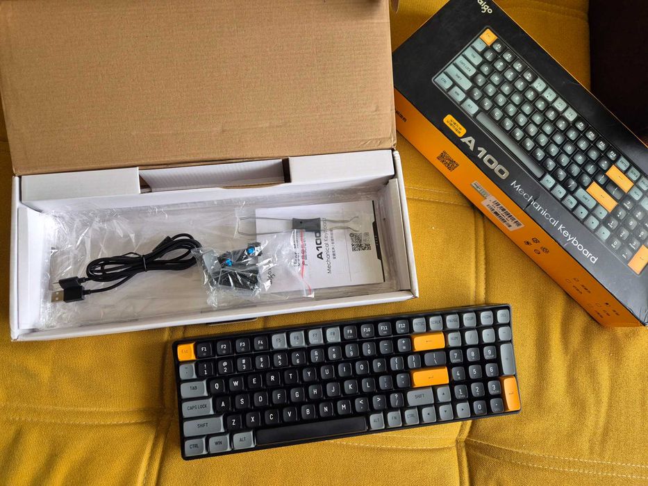 Tastatura mecanica AIGO A100 2,4GHz - blue switch