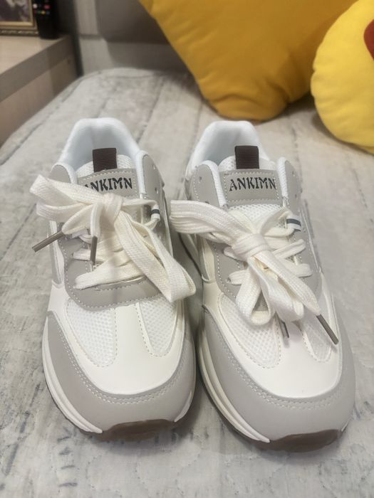 Продам крассовки новые