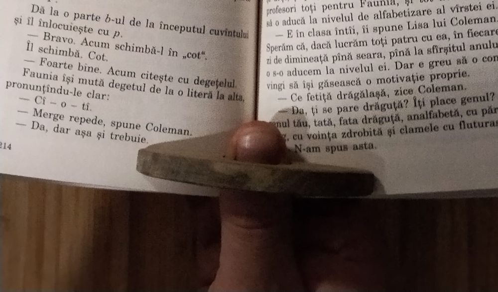 Vand suport pagini carte, pentru citit cu drag