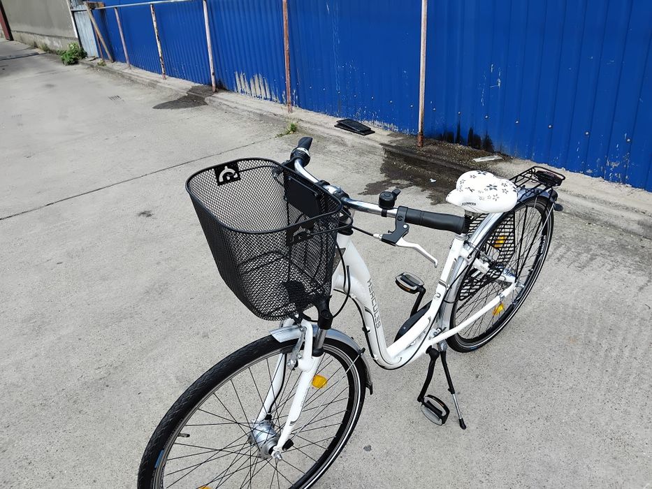 Vând bicicleta din aluminiu pentru damă