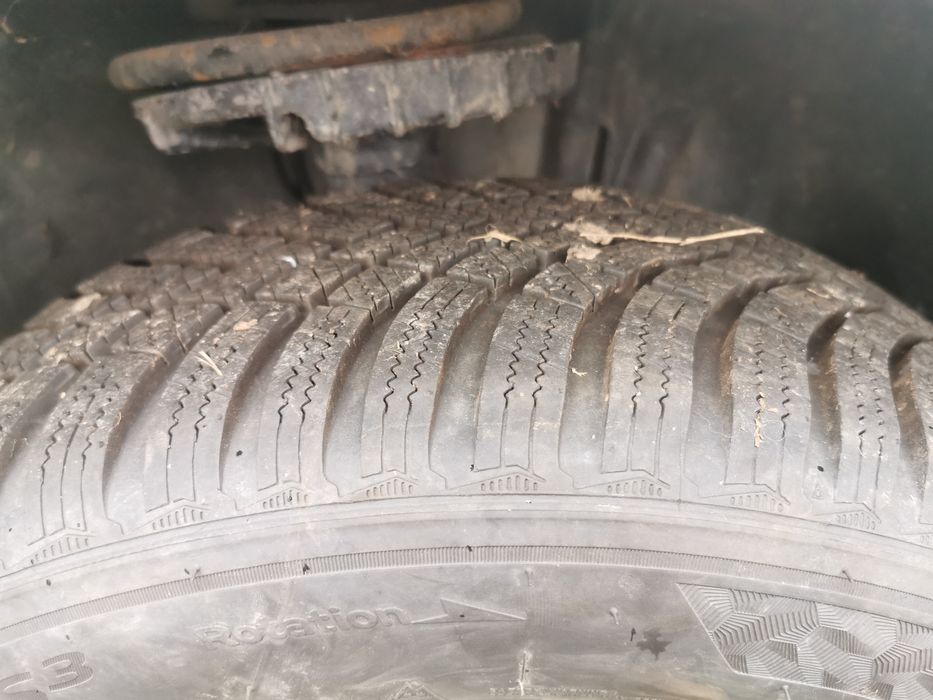 Vând 4 roti complete de Mercedes cu cauciucuri iarna 205 55 16