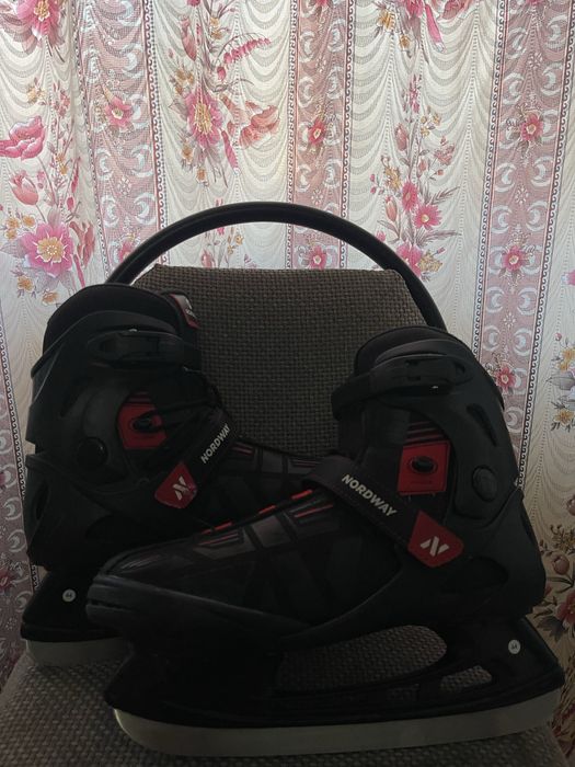 Продам коньки 44р