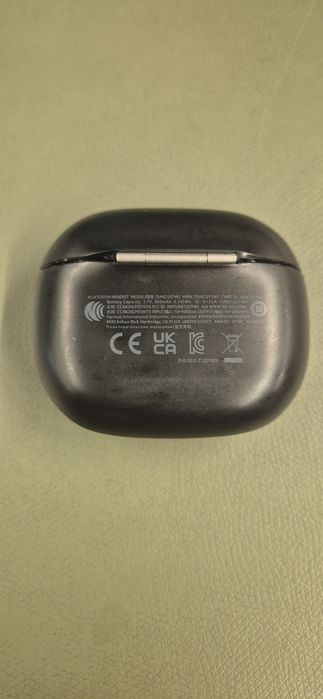 Зарядно за слушалки.