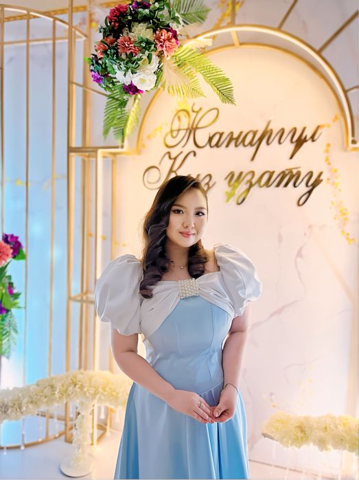 Вечернее пышное голубое платье