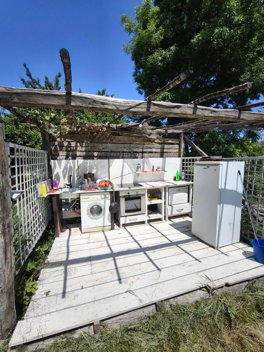 Имот + 3 къщи в село ВАРВАРА