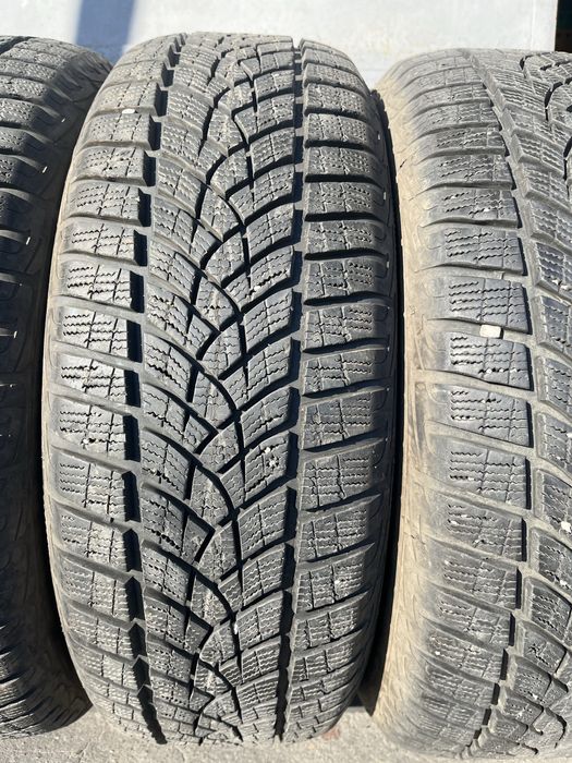 4 бр. зимни гуми 215/65/16 GoodYear 7-7,5 mm DOT 2618