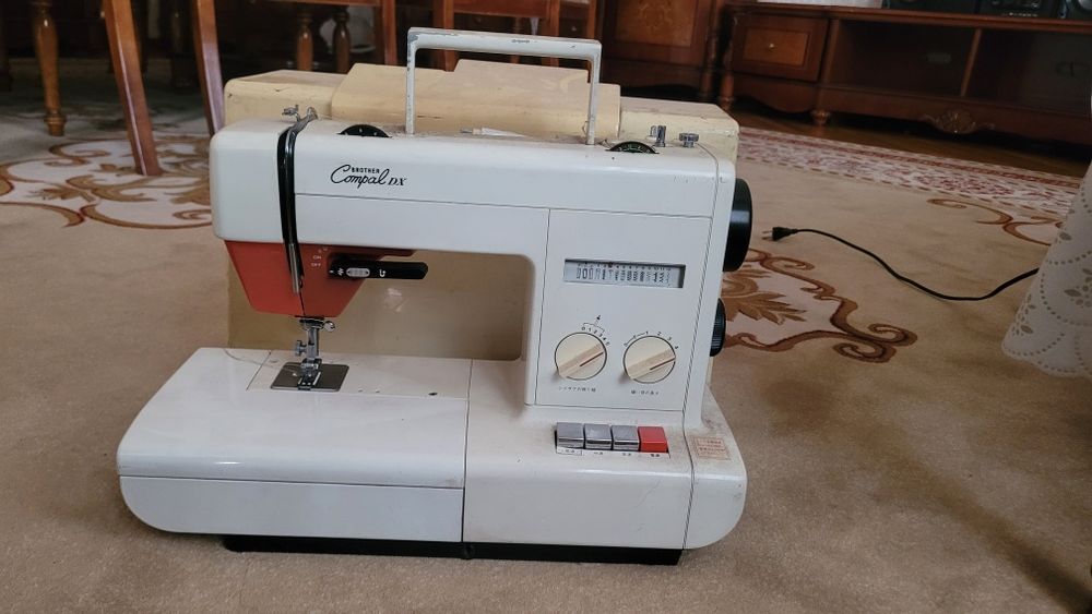 Sony magnitafon,mikrafon,mini telvizor,radio, fotofarat,tikuv moshin