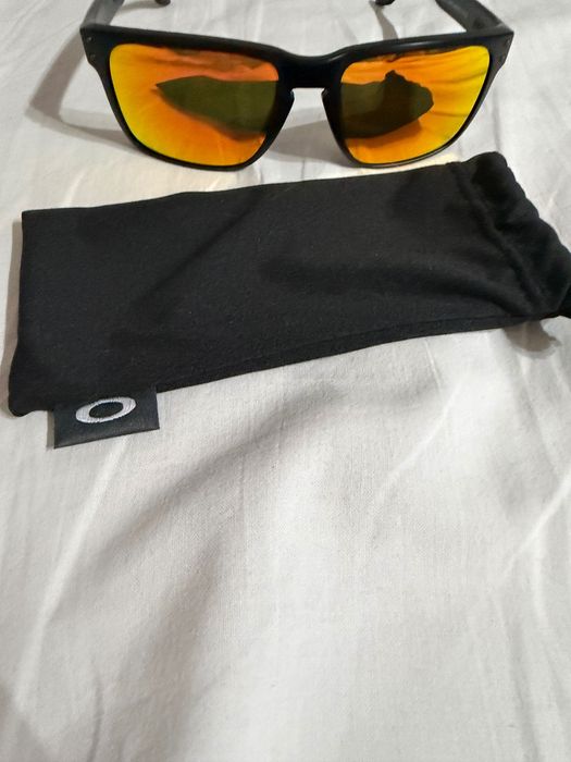 Продавам чисто нови очила Oakley Holbrook XL