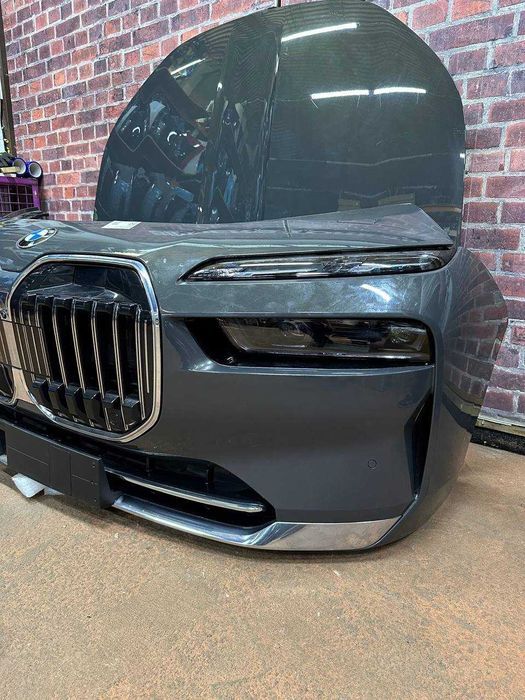 Bara fata completa BMW Seria 7 G70 i7 740d grila iluminata