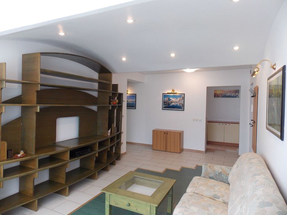 PROPIETAR Inchiriez  apartament 2 camere decomandate ,cartier Strand