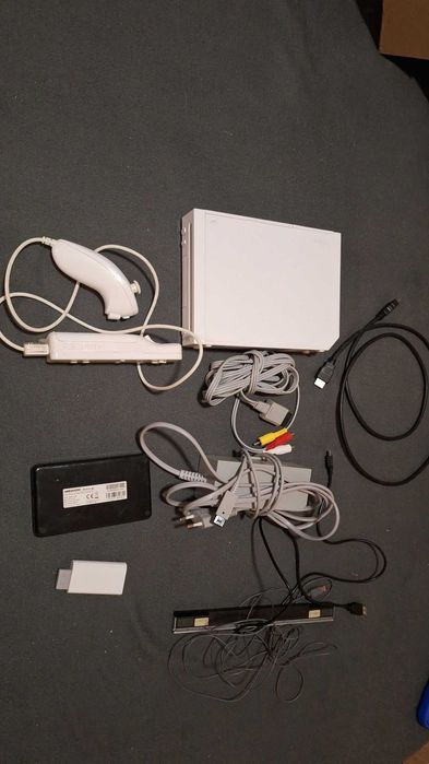 Nintendo WII in stare buna cu HDD 500 GB aprx 200 de jocuri