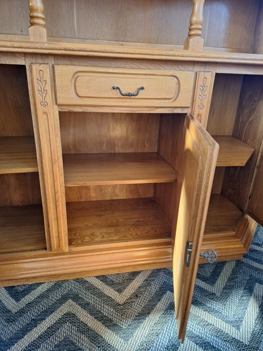 Витрина естествено дърво