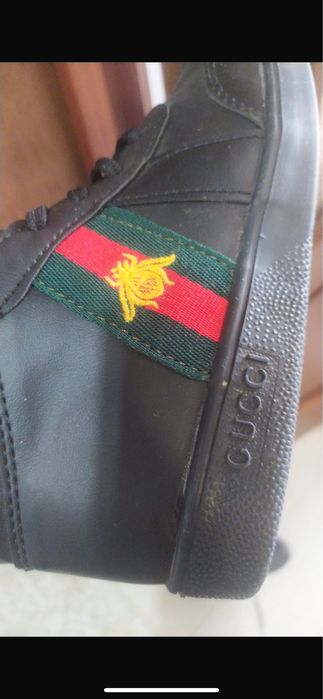 Продам детские кроссовки