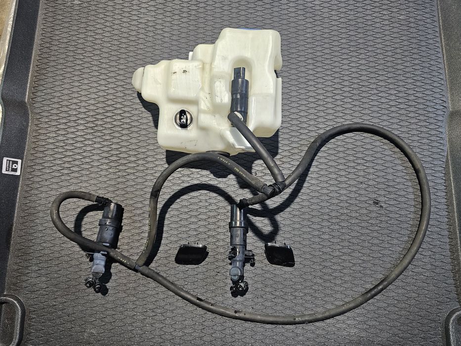 Instalatie spalatoare faruri completa originala Volkswagen Golf 4 / Bora