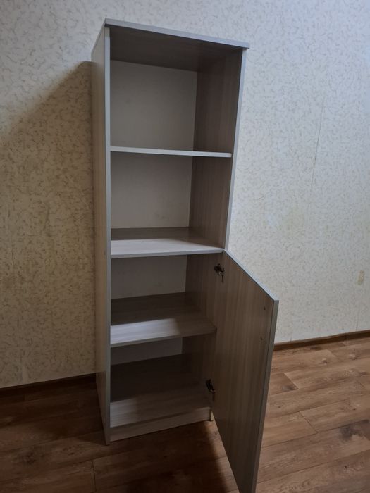 Шкафчик с полками