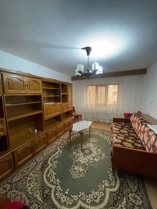 Închiriez apartament