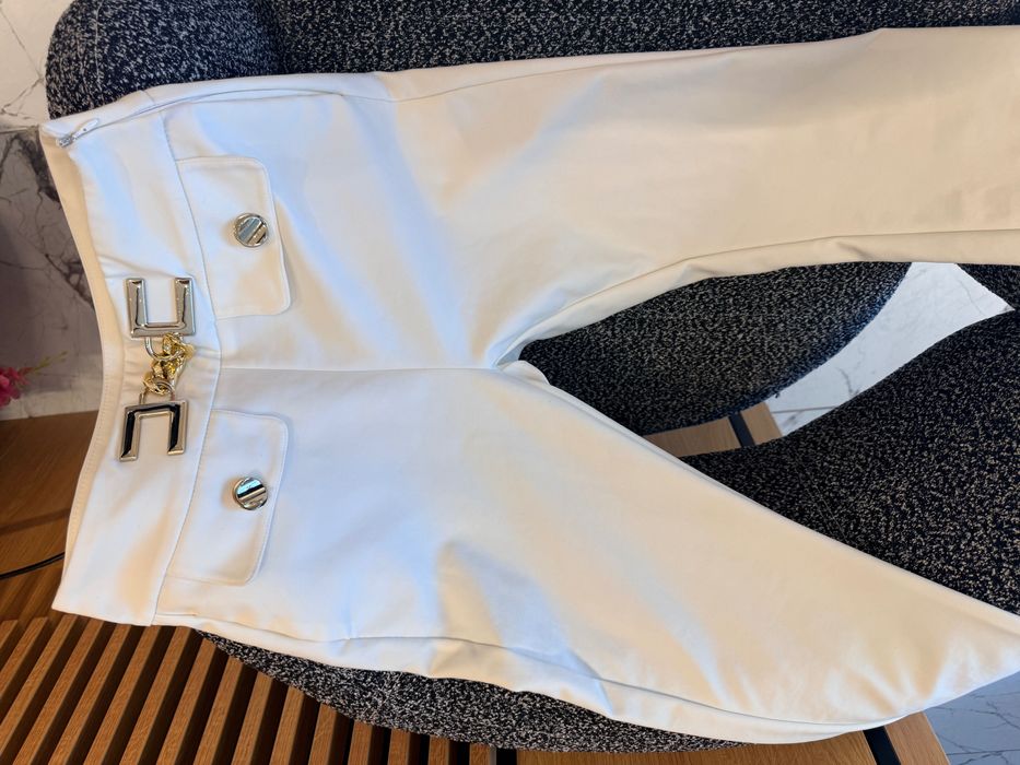 Стилен Дамски костюм