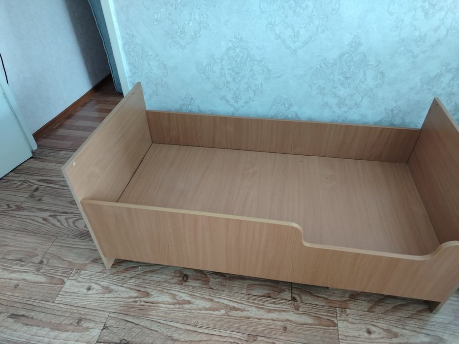 Продаётся детская кровать с матрасом!