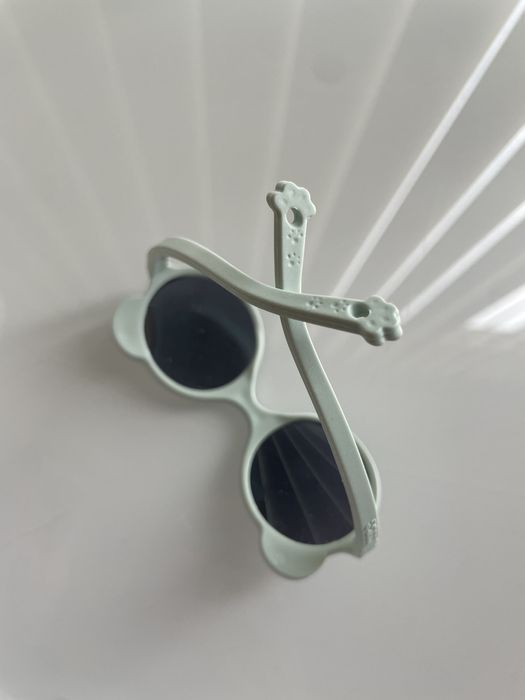 Слънчеви очила, пояс, шапка и басейн за дете до 1 година