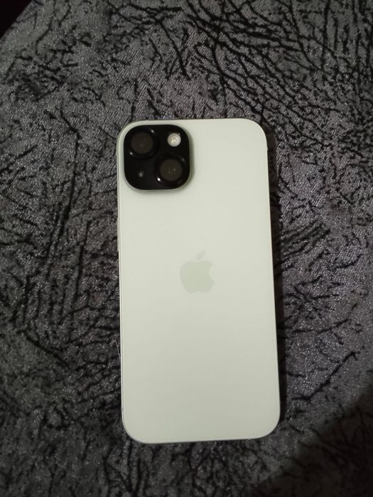 iPhone 15 – Отлично състояние, без драскотини, пълен комплект | 1300лв