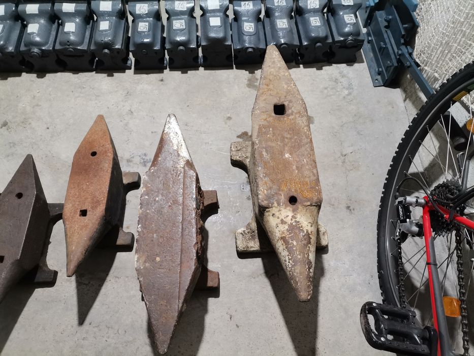 Малка средна голяма наковалня